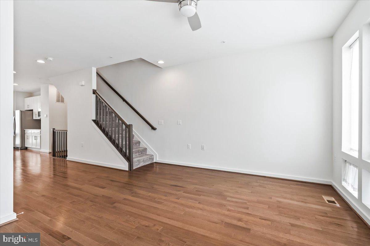 1502 TRAFALGAR LN