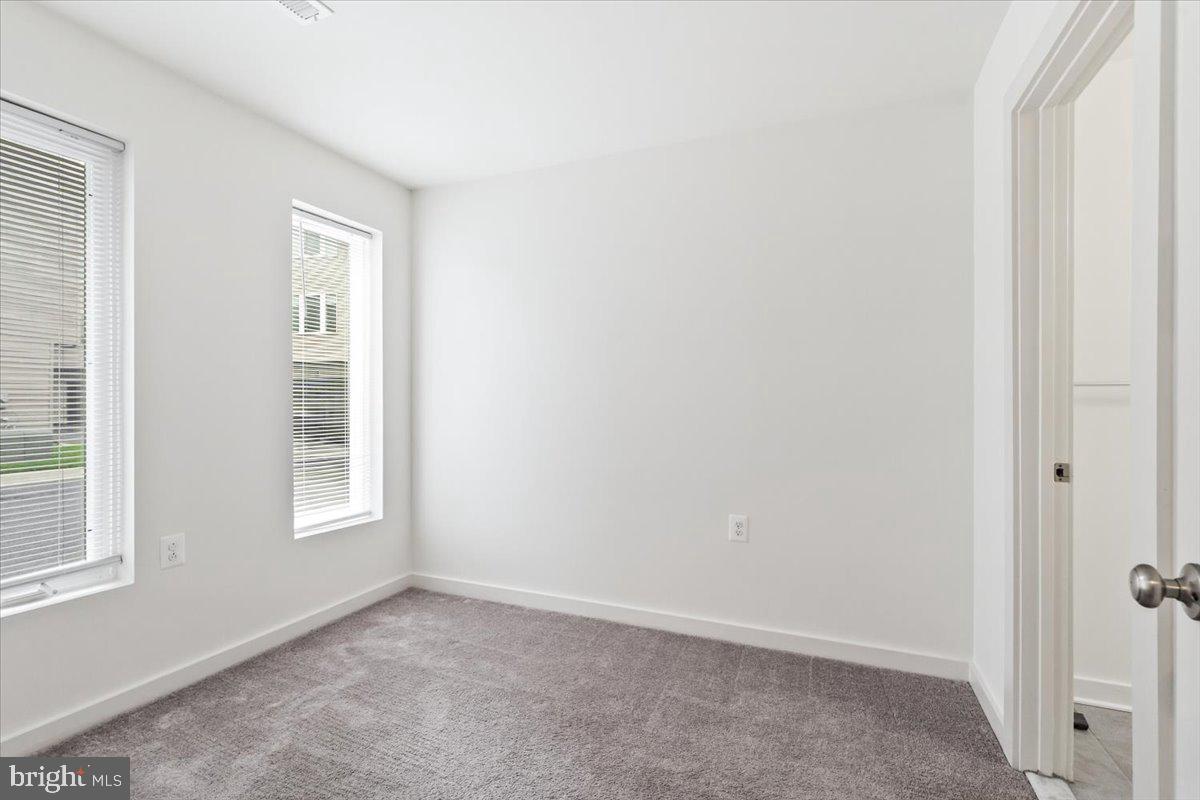 1502 TRAFALGAR LN