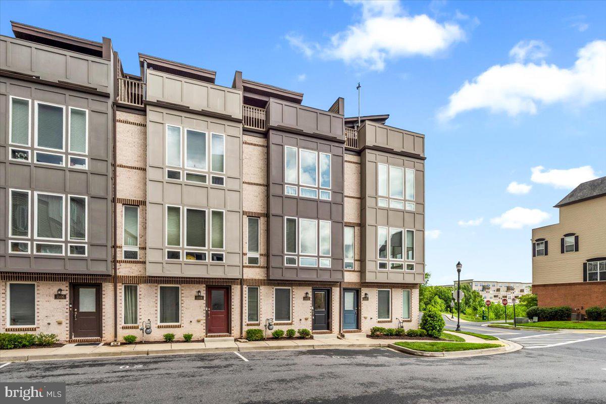 1502 TRAFALGAR LN