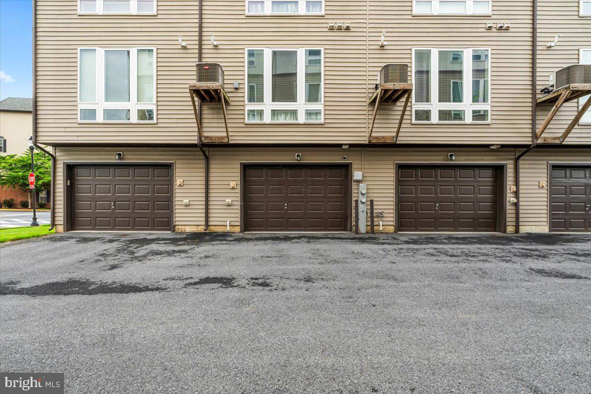 1502 TRAFALGAR LN