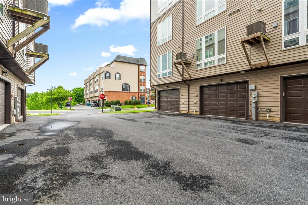 1502 TRAFALGAR LN