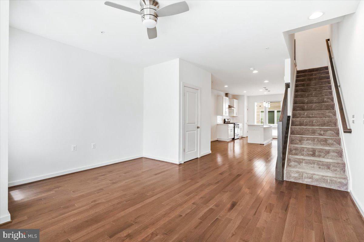 1502 TRAFALGAR LN