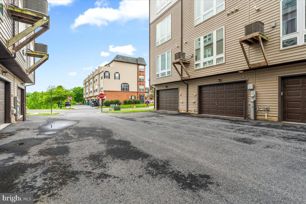 1502 TRAFALGAR LN