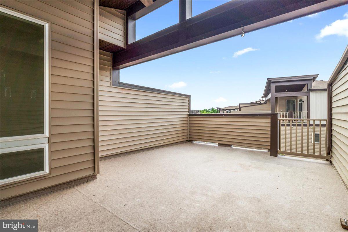 1502 TRAFALGAR LN