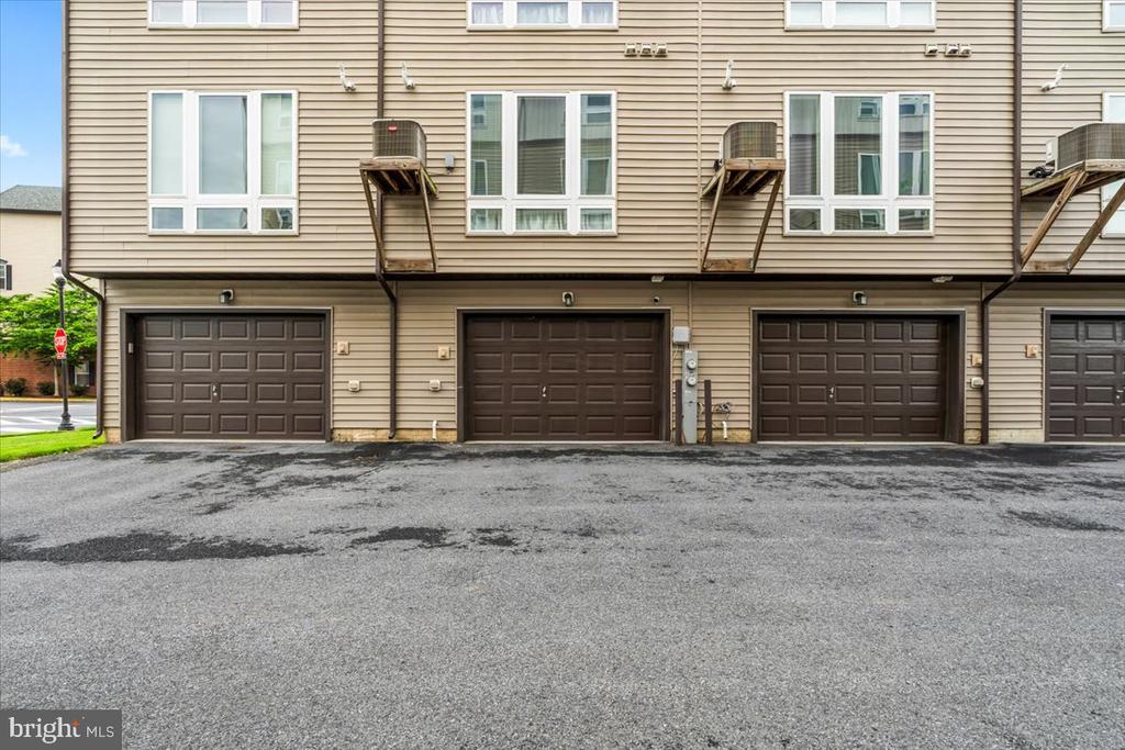 1502 TRAFALGAR LN