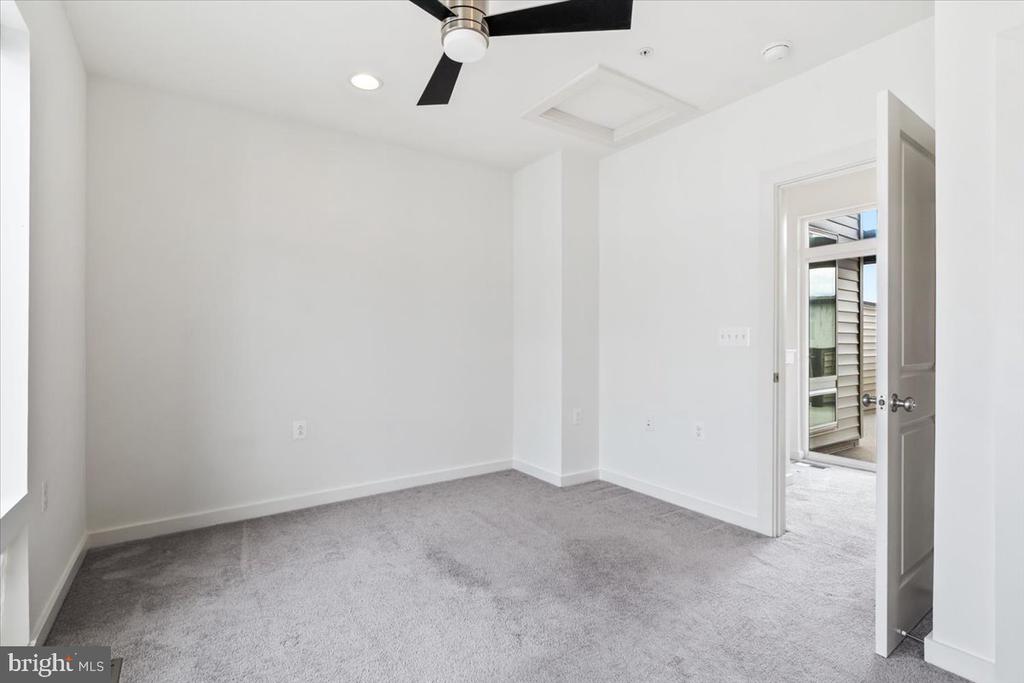 1502 TRAFALGAR LN