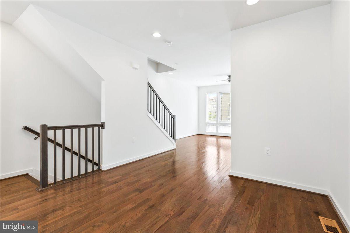 1502 TRAFALGAR LN