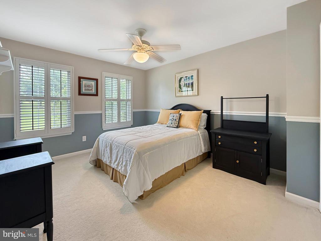 5590 Broadmoor Ter North Ter