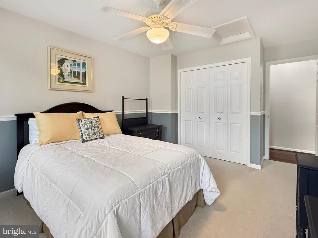 5590 Broadmoor Ter North Ter