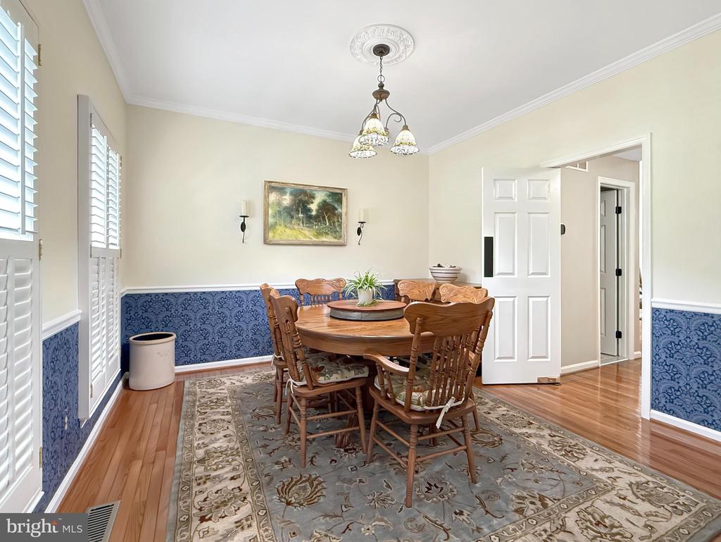 5590 Broadmoor Ter North Ter