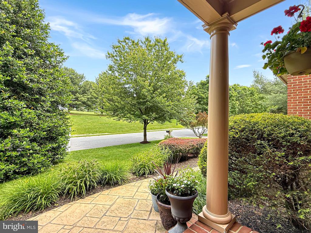 5590 Broadmoor Ter North Ter