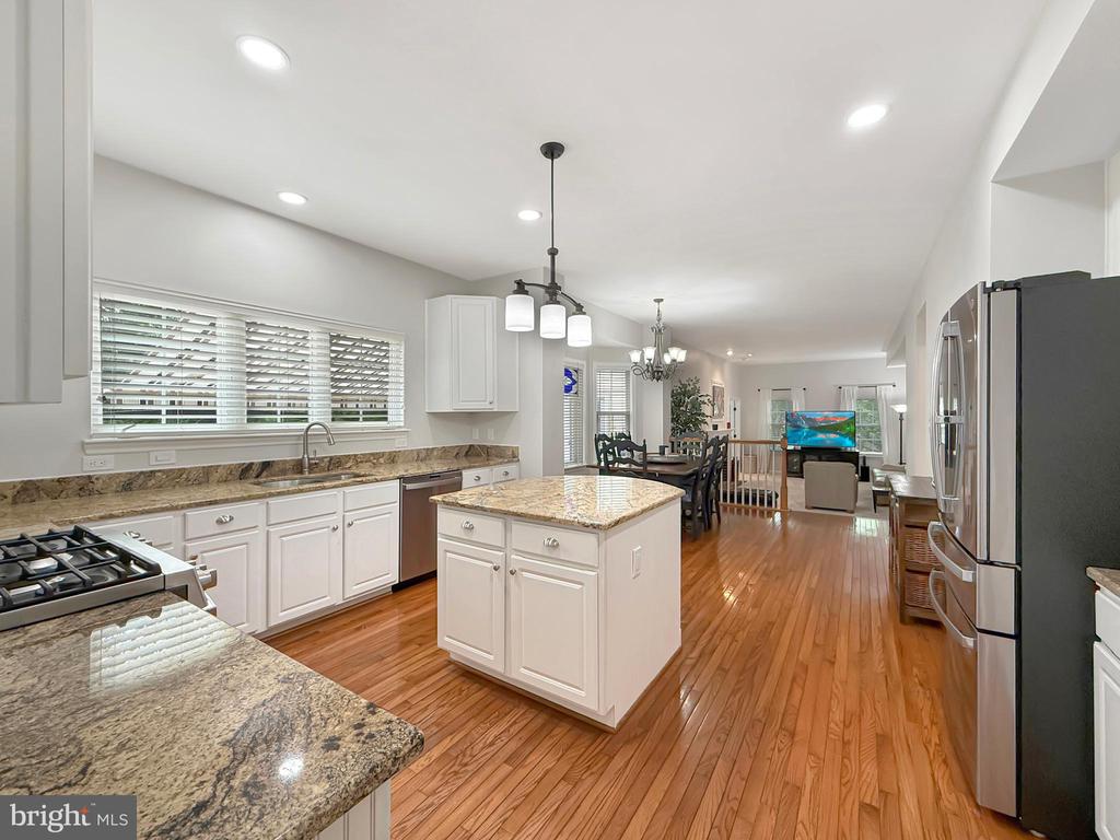 5590 Broadmoor Ter North Ter