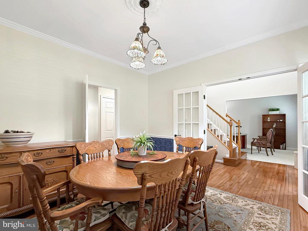 5590 Broadmoor Ter North Ter