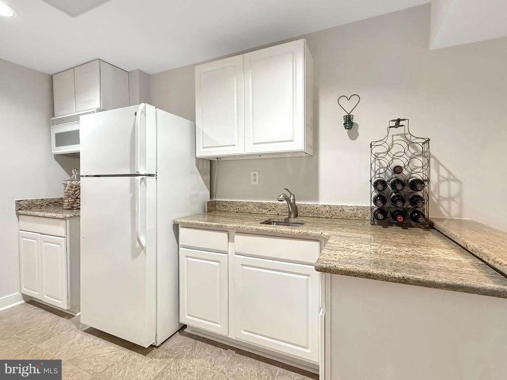 5590 Broadmoor Ter North Ter