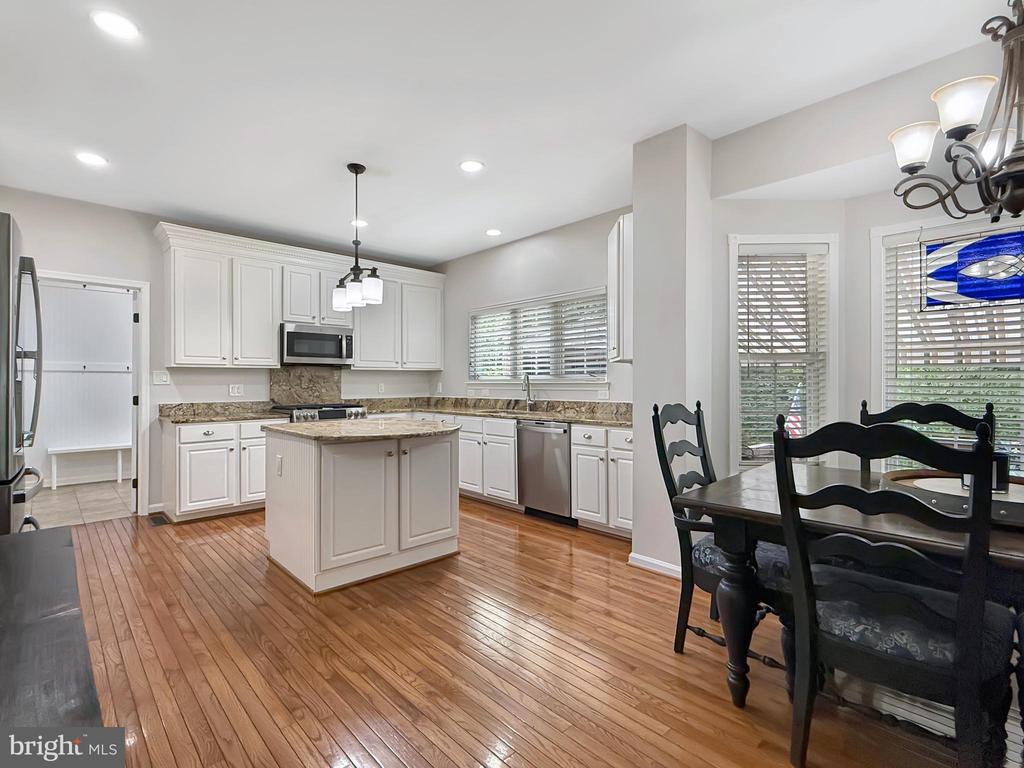 5590 Broadmoor Ter North Ter