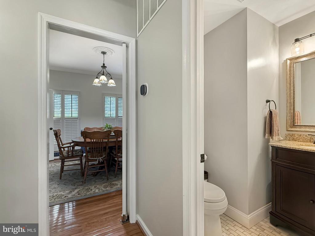 5590 Broadmoor Ter North Ter
