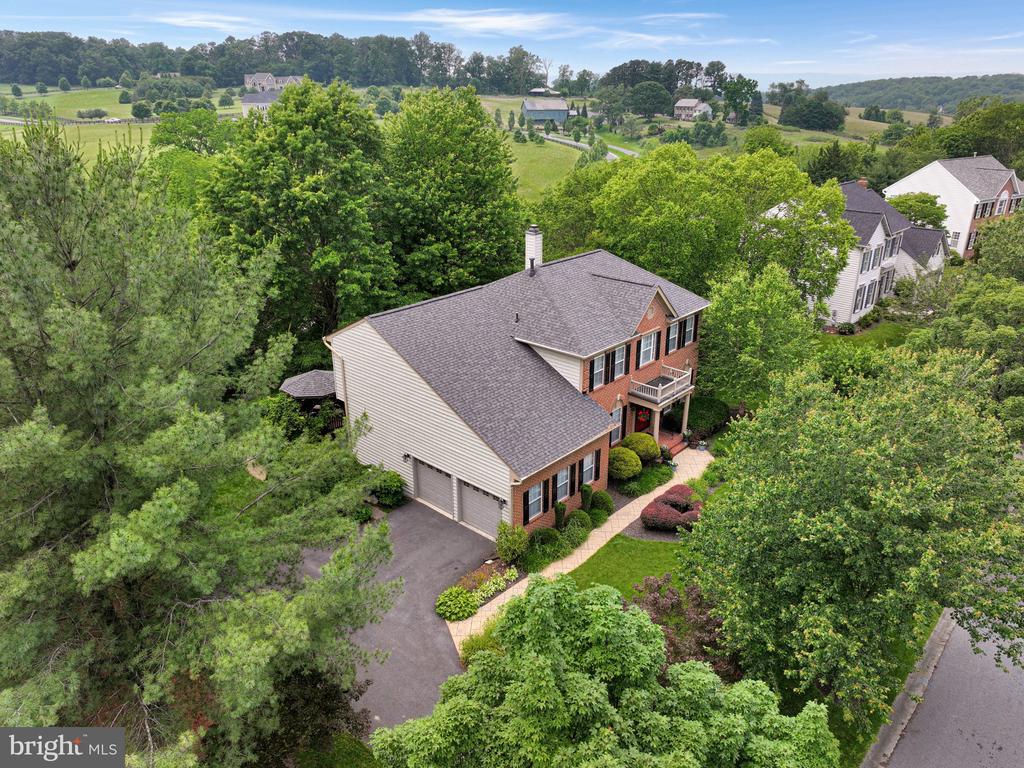 5590 Broadmoor Ter North Ter