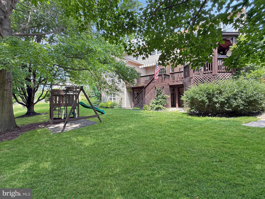 5590 Broadmoor Ter North Ter