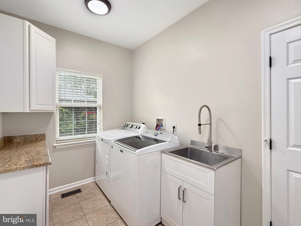 5590 Broadmoor Ter North Ter