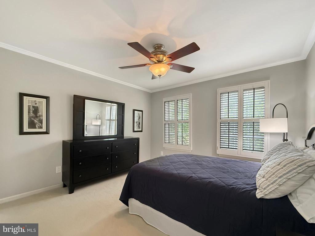 5590 Broadmoor Ter North Ter