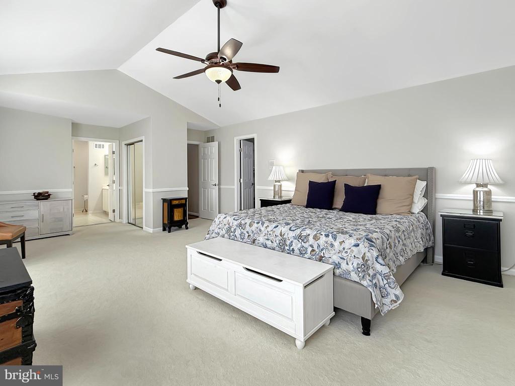 5590 Broadmoor Ter North Ter