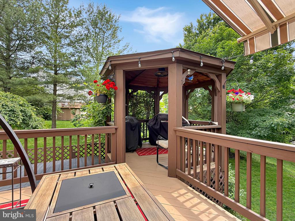 5590 Broadmoor Ter North Ter
