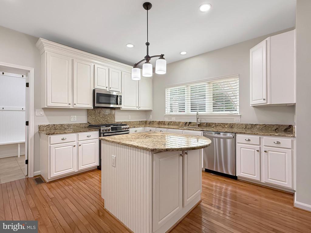 5590 Broadmoor Ter North Ter