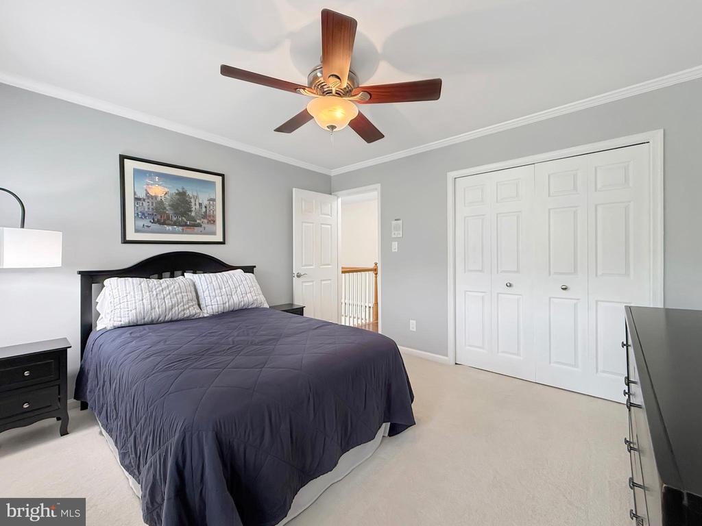 5590 Broadmoor Ter North Ter