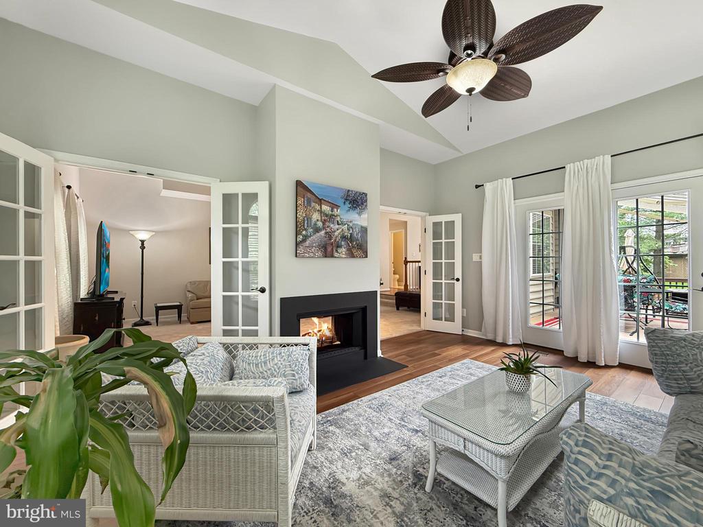 5590 Broadmoor Ter North Ter