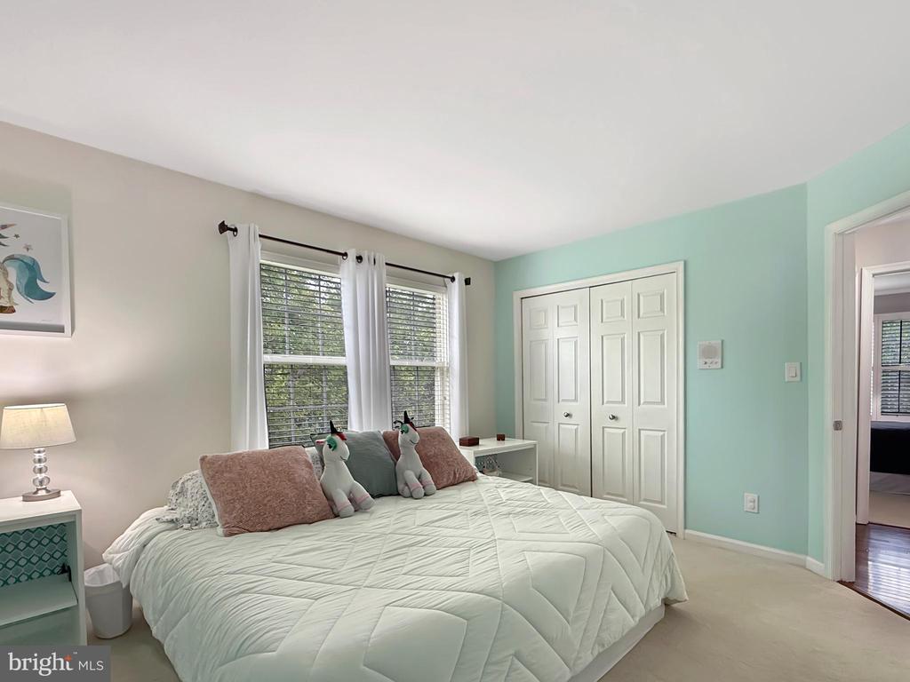 5590 Broadmoor Ter North Ter