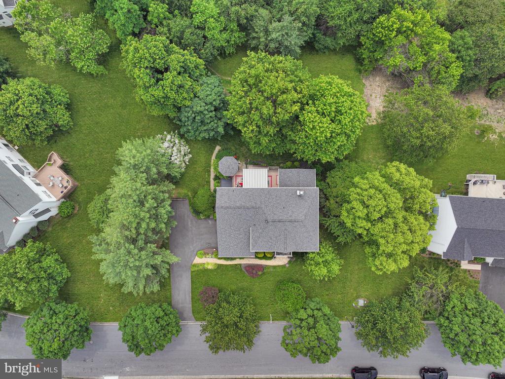 5590 Broadmoor Ter North Ter