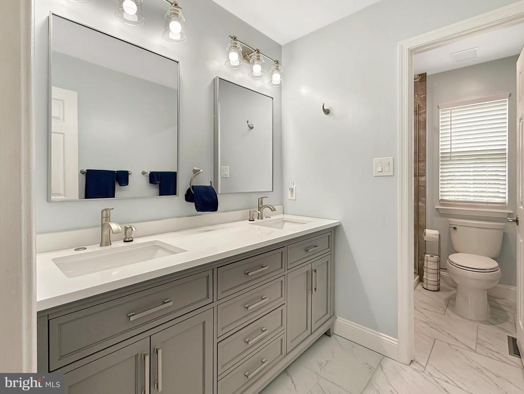 5590 Broadmoor Ter North Ter