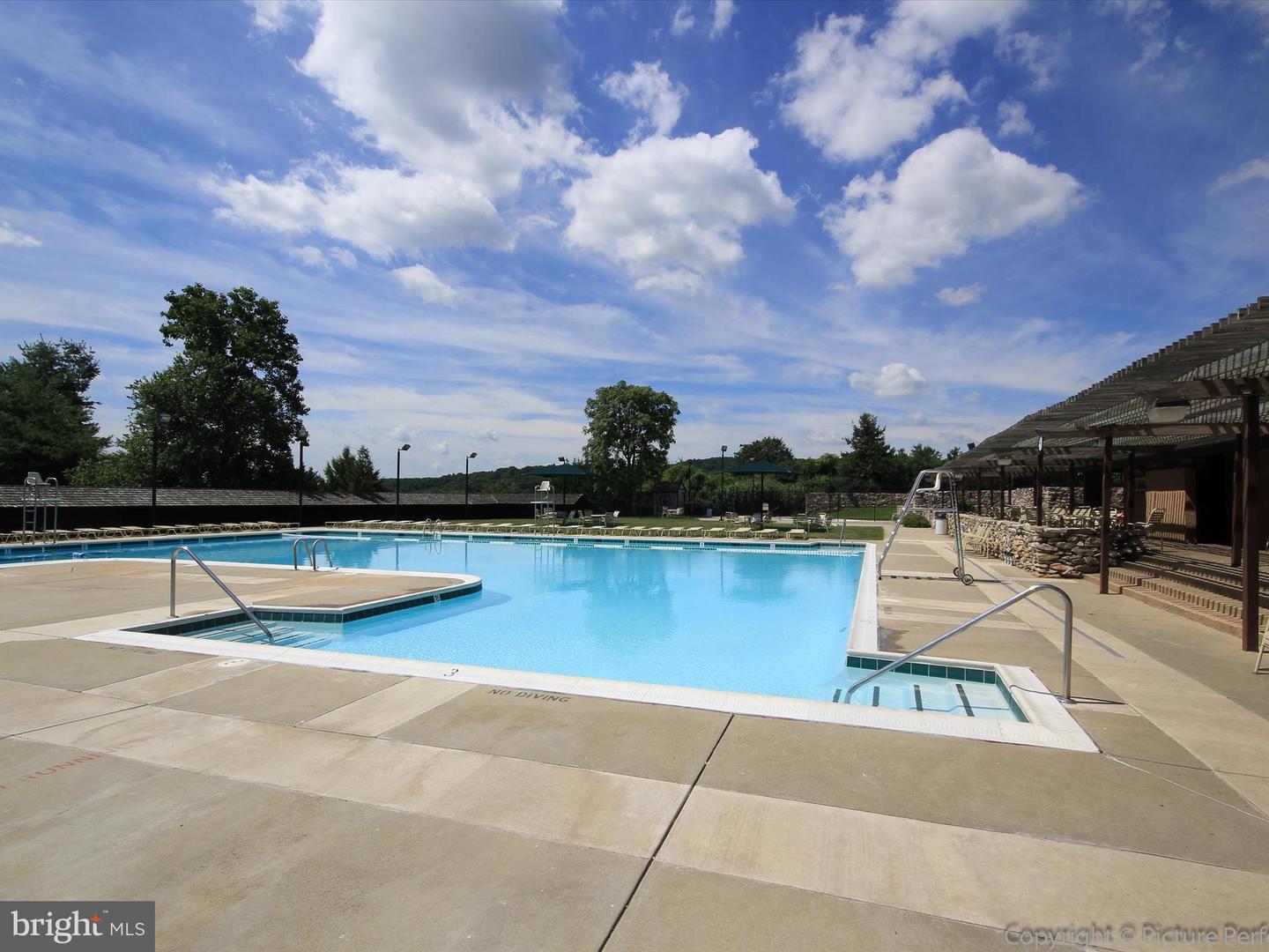 11044 Country Club Rd