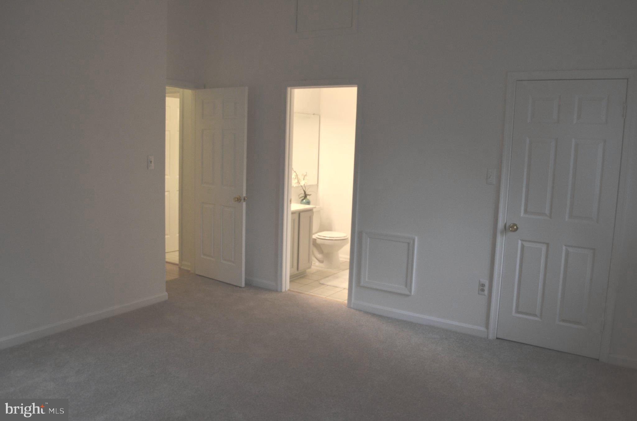 2137 Wainwright Ct #2d