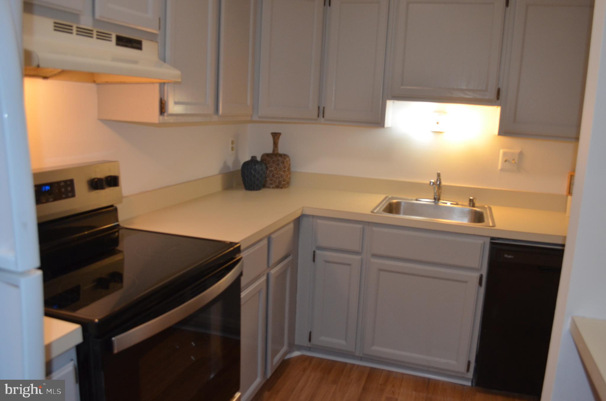 2137 Wainwright Ct #2d