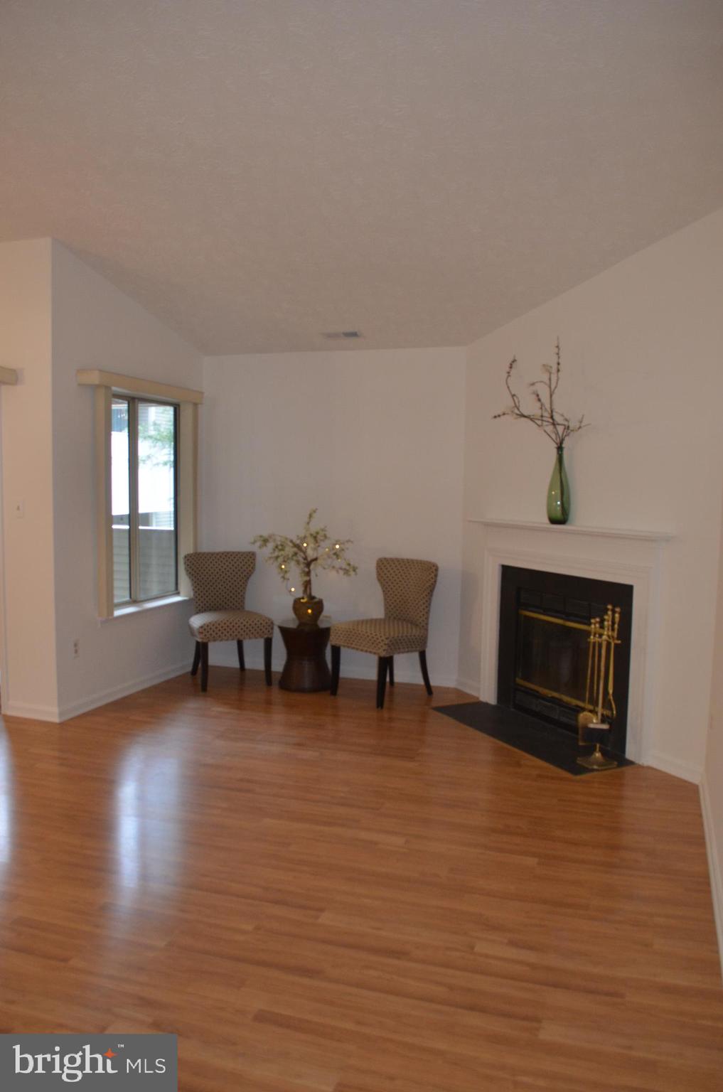 2137 Wainwright Ct #2d