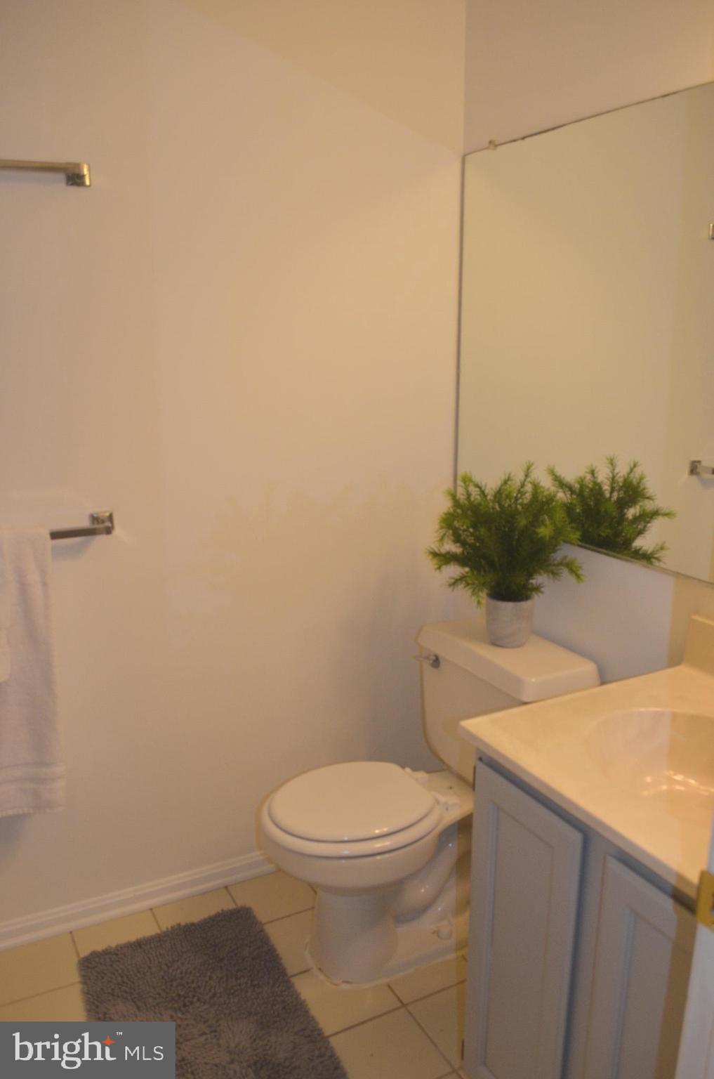 2137 Wainwright Ct #2d