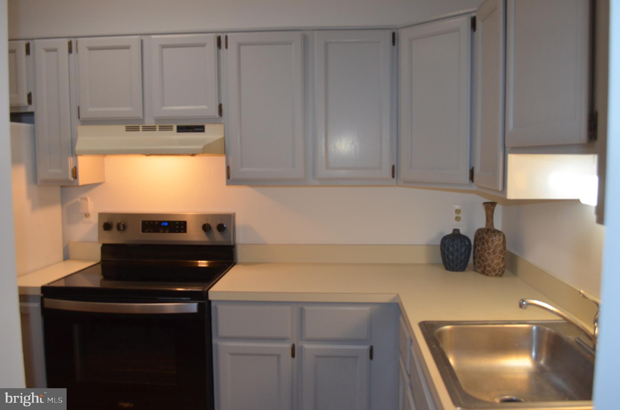 2137 Wainwright Ct #2d