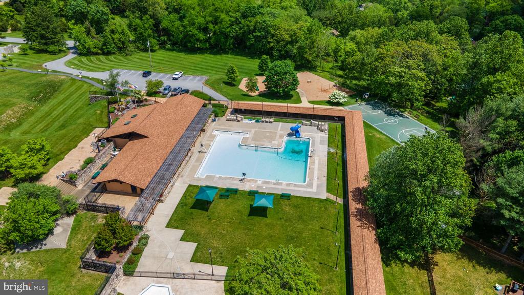 6812 CHICKADEE LANE