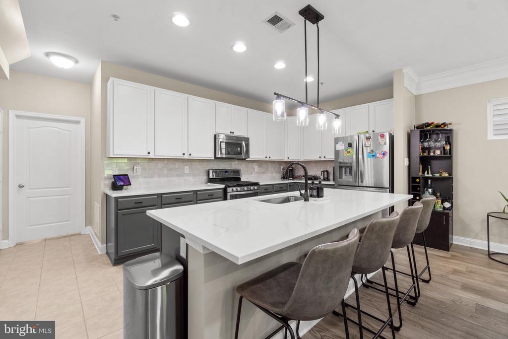 6812 CHICKADEE LANE