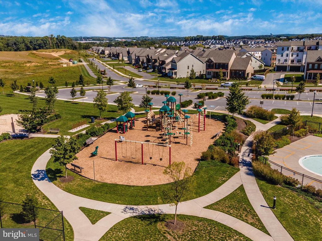 4712 Hazelnut Ct