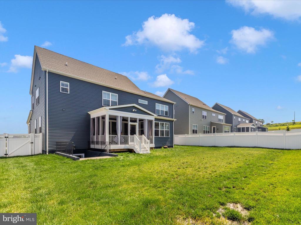 4712 Hazelnut Ct