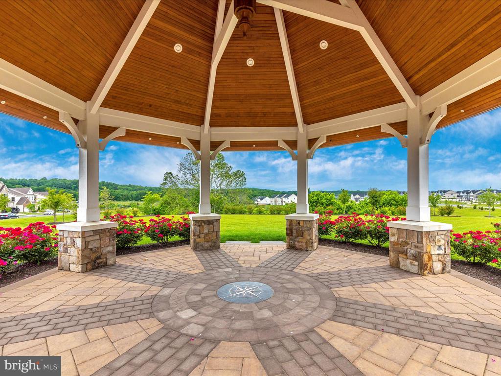 4712 Hazelnut Ct
