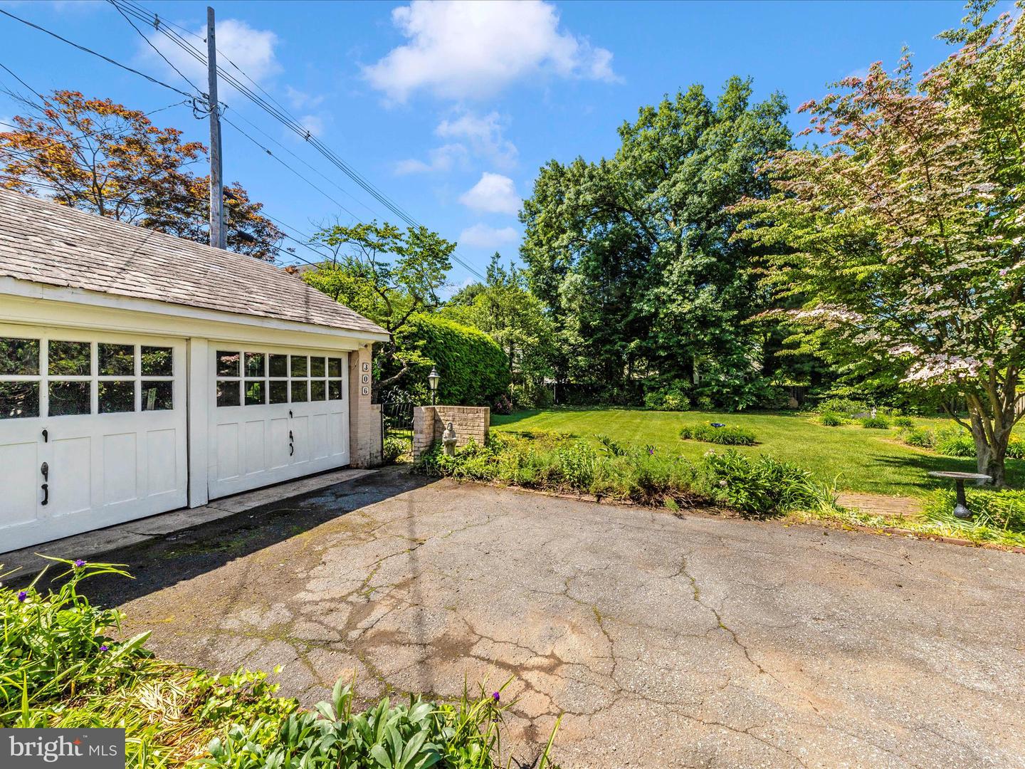 306 Grove Blvd