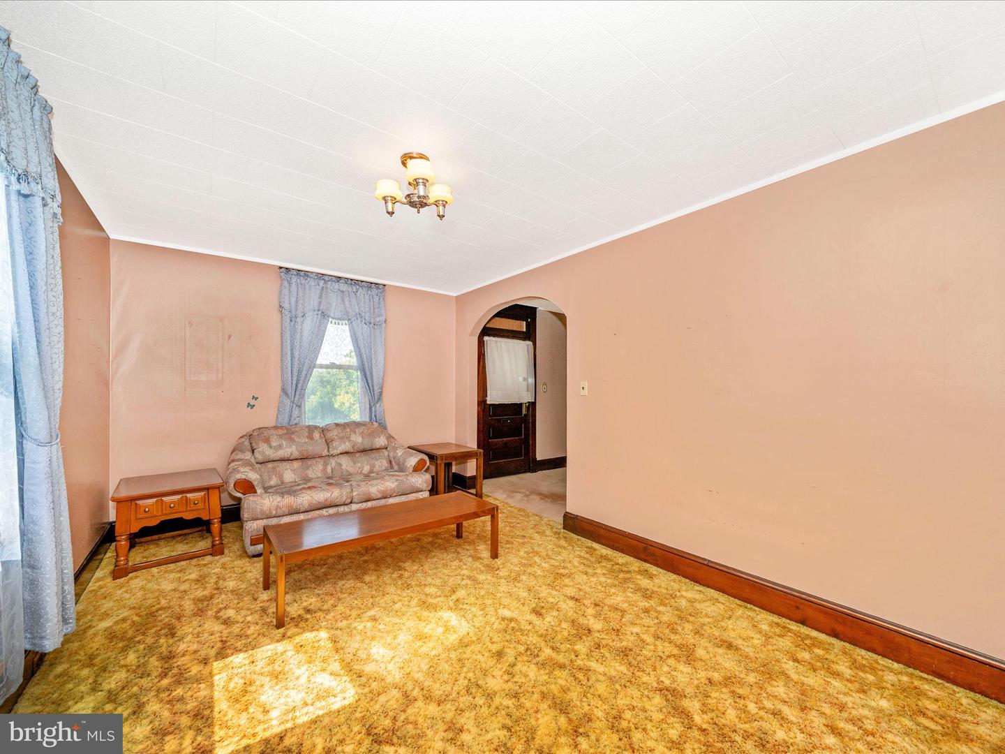 7 W B St