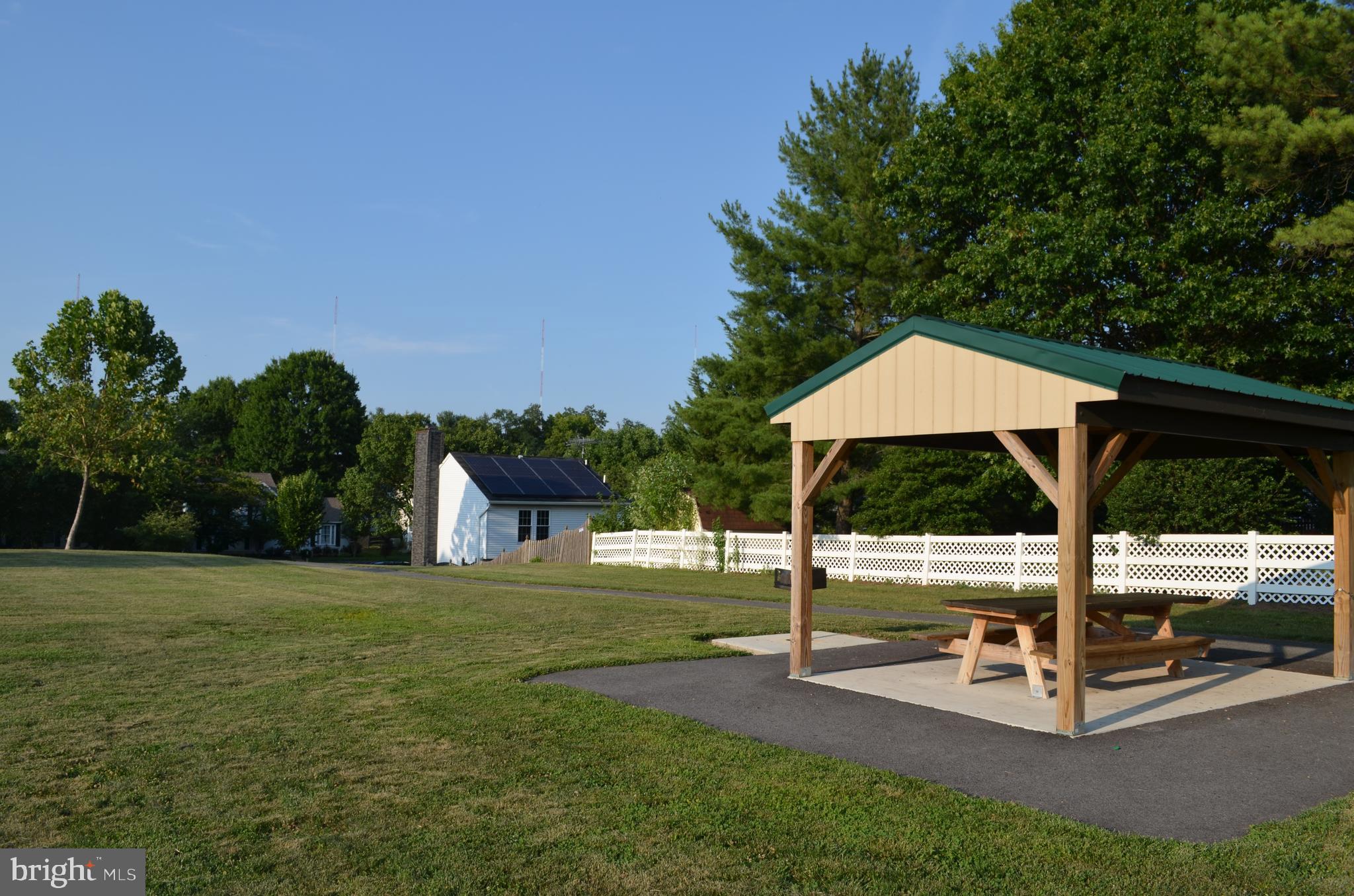 1405 Hunting Horn Ln