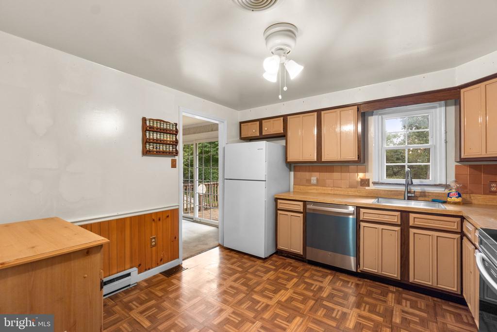 4308 WENDY COURT