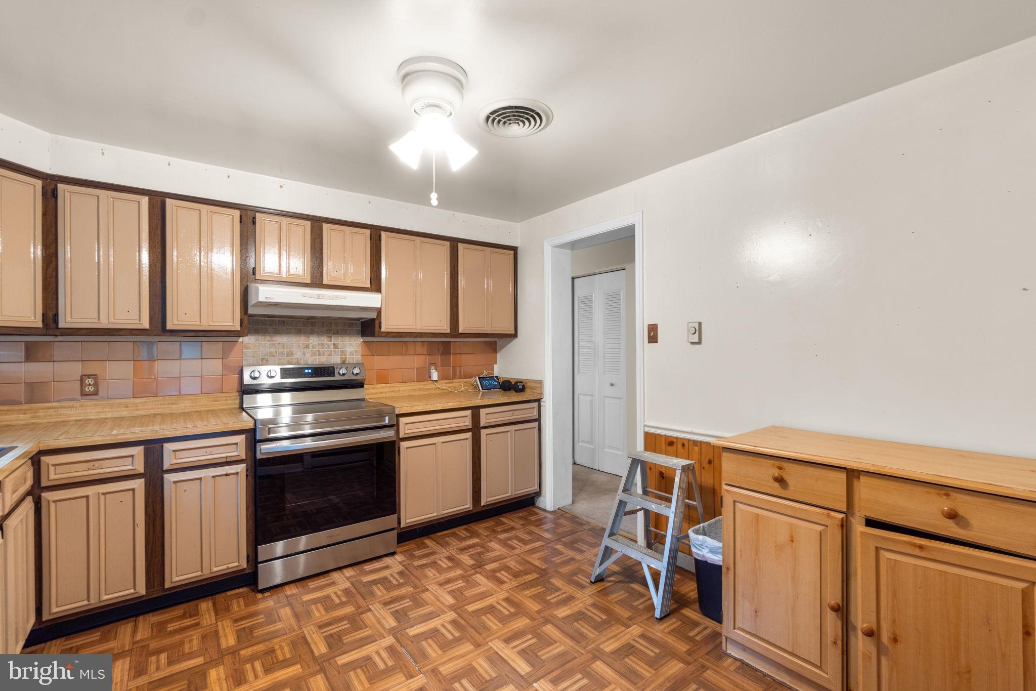 4308 WENDY COURT
