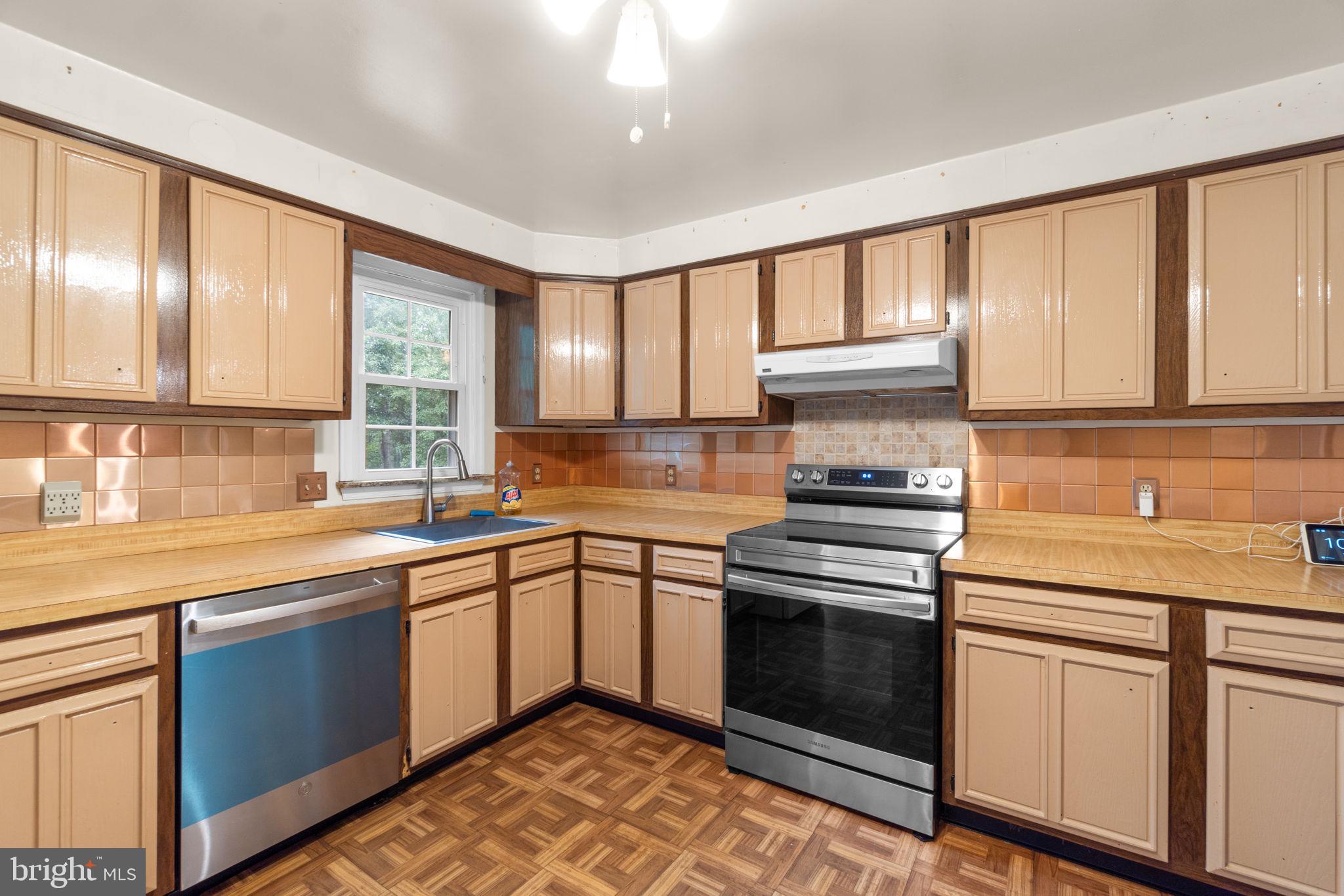4308 WENDY COURT