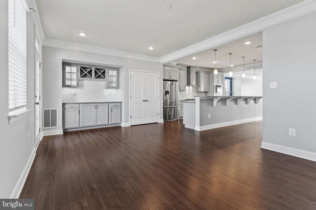 7086 EXECUTIVE WAY